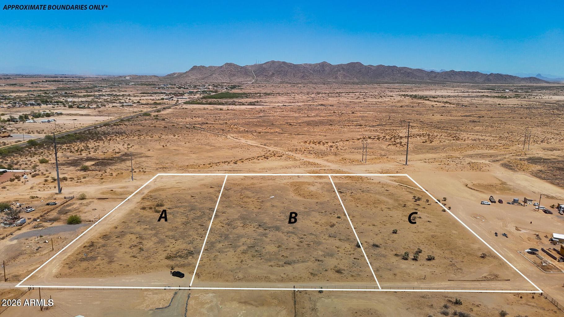 Great opportunity with this 3.2 acre parcel zoned GR, offering excellent development potential. Conveniently located only 1.2 miles from I-8, the property provides easy access while still offering plenty of space for a new home or manufactured. Whether you're looking to develop, invest, or hold for the future, this well-located parcel is worth a look. ADDITIONAL ACREAGE AVAILABLE. SELLER FINANCING AVAILABLE