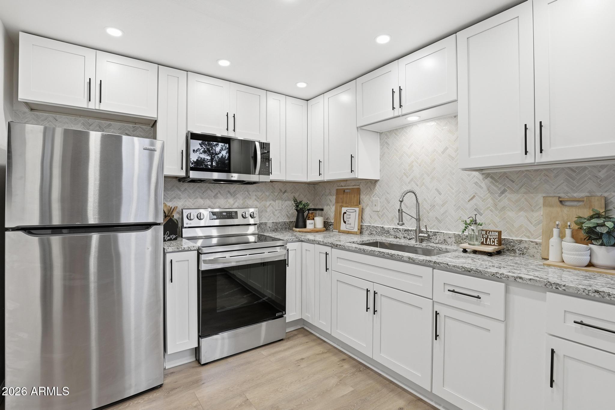 STRAWBERRY VIEW 3 - Residential