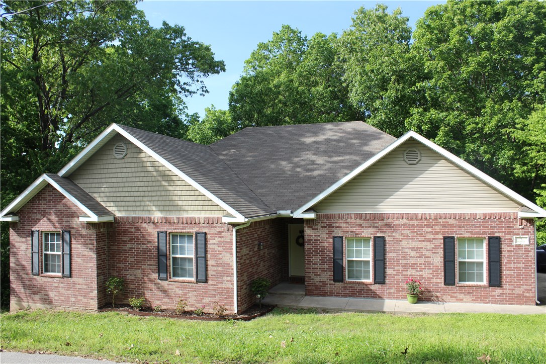 Check out this home! Great open kitchen and living room. 3 bedrooms, 2 baths. Located in a nice quiet area near golf course. Enjoy watching deer and wildlife from your back deck!