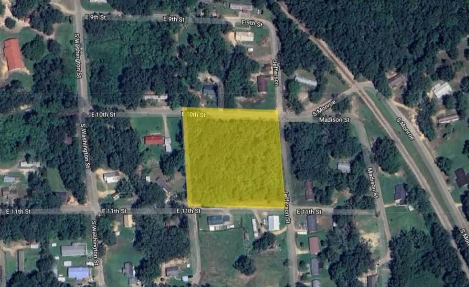 Build a new home, multiple homes or a manufactured home on this 2.07 (+/-) acres in Fordyce, Arkansas of Dallas County. It is only minutes from local amenities, and just South of Little Rock. Property conveys with a Limited Warranty Deed. Owner financing available. Call or text for more information.