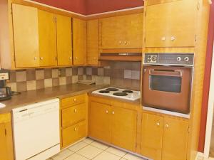 Howell, Gus - Residential