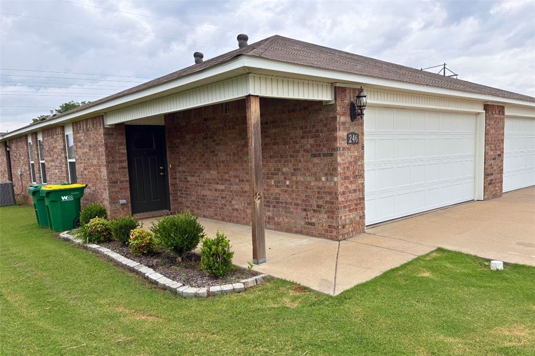 For rent at $1,750 per month! This updated duplex unit offers open-concept living in a convenient Farmington location on an oversized lot. Recent updates include new laminate flooring, fresh interior paint & updated fencing. Conveniently located near schools, parks, trails, shopping, dining & with quick access to I-49.