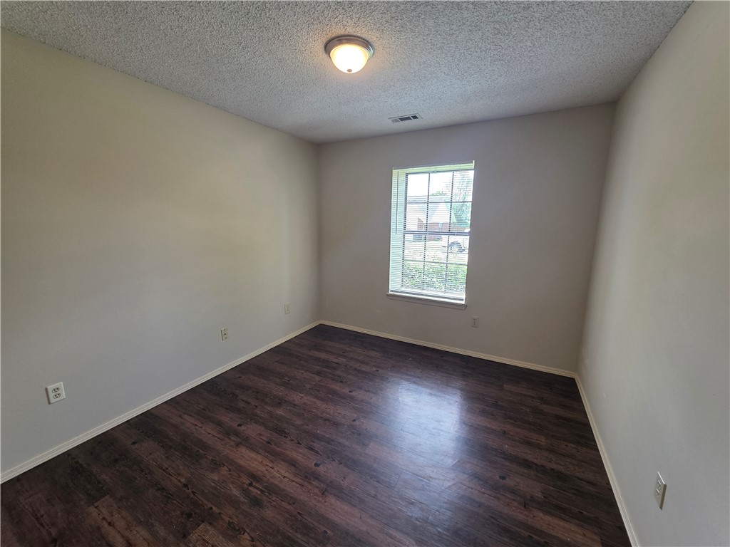 Pine Meadow Add Ph III Rogers - Residential Lease