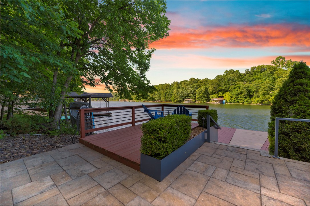 Experience the best of Lake Loch Lomond with this unique fully furnished lakefront property steps away from the lake truly turnkey from day one. Set on a generous 1.21-acre lot, this home offers 4 bedrooms and 3.5 baths. Inside, you’ll find inviting living and dining spaces, a screened porch for relaxing, and a standout den/entertainment room with a full bar and an 85” TV perfect for game days and gatherings. Step outside to enjoy an upper deck that’s partially screened, plus a large back patio with a fireplace and a recently renovated backyard built for hosting friends and family.
The lake amenities are equally impressive: a large dock, your own covered boat slip with storage, and the ultimate bonus this home is being sold fully furnished. Added peace of mind comes with a generator and a roof less than 5 years old.
This is a rare opportunity on one of Bella Vista’s most sought-after lakes.