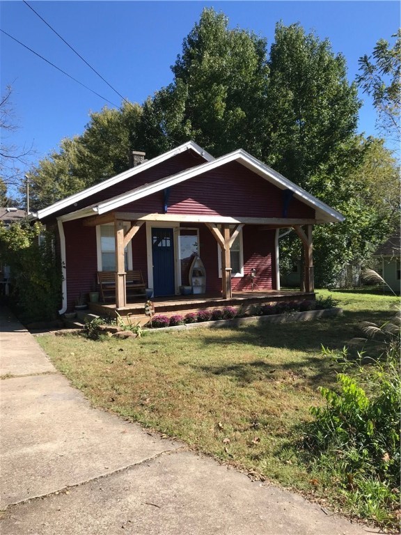 *Don't Let This 2bd/1ba Fool Ya! It SCREAMS Adorable Cuteness*
This little Gem May Be Older than the Hills but it has a Tremendous amount of Potential. You Won't find Another Home Nearly a Century Old as Clean & Cozy as This 1. Guaranteed! In Fact, We'll throw in a 1-Year Home Warranty for Piece of Mind. This Home has so much character that has been overlooked & yet has so much to offer. A Bonus room that can be utilized as add'l bdrm, game/exercise room. And just so you know, Photos Don't Do It Justice!