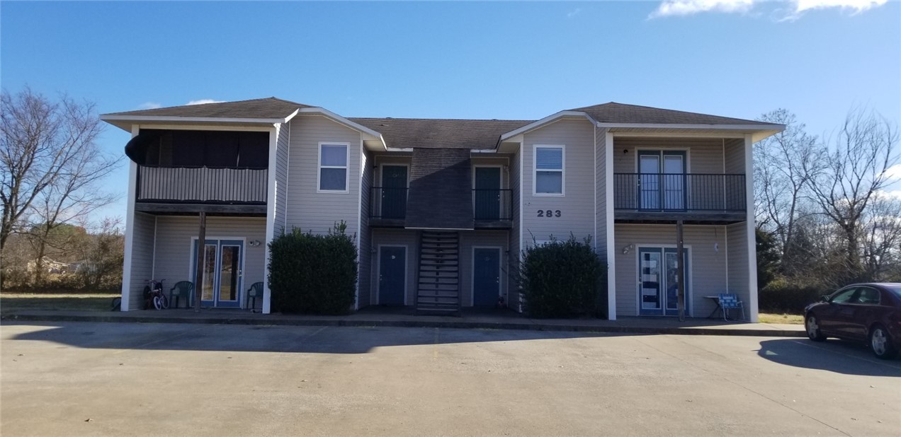 Nice 2 bedroom, 1 bathroom townhome in Springdale. Home features newer carpet throughout, new paint, spacious living room, nice sized bedroom & all appliances.