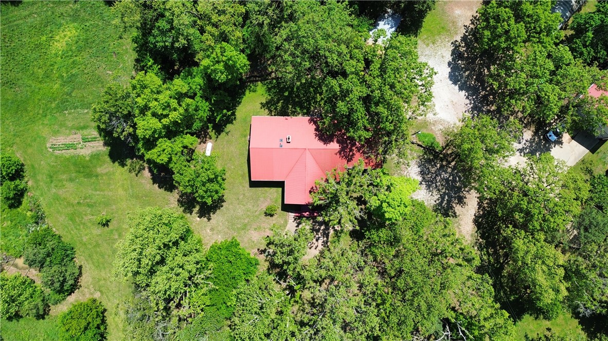 Easy commute, rare opportunity, come see this property!! **Sellers to provide a $5,000 seller concession at closing**Beautiful park like setting on 2 acres m/l sprinkled with mature trees surrounding a prime multigenerational opportunity just under 5 miles from Huntsville! This expansive home boasts 7 beds/4.5 baths total, 4/4 upstairs, featuring a great layout with elevated front-yard views. 20X30 metal storage building. The real bonus is the versatile lower level with its own private garage access, approx 1462 sq ft great for a dual-living suite, mortgage helper, or income-generating rental. Discover endless possibilities for income and flexible use—come see it today! 
Great location off of hwy 74 for easy commuting all over NWA!!!