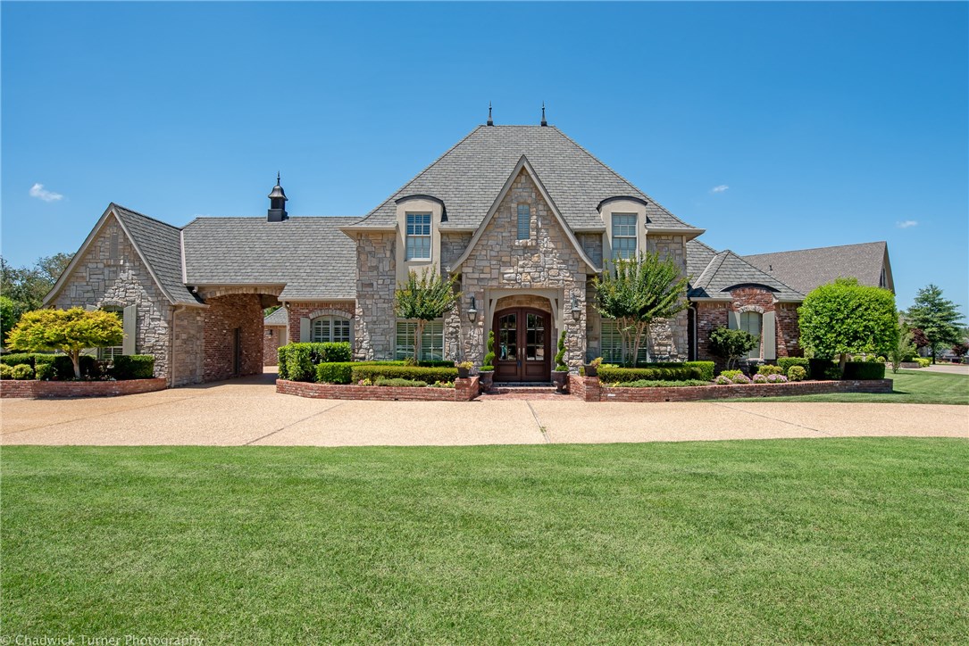An absolute must-see! This fabulous home with over $100K in stylish modern updates exudes casual elegance with the perfect blend of indoor and outdoor living for today’s lifestyle. Rich mahogany leaded glass doors open to the front entry hall leading to the archway opening of the family room with fireplace, custom built-ins and views of the expansive outdoor living area through the double French doors. A fantastic covered outdoor living space with well-appointed kitchen, dining and living areas that include a built-in grill, refrigerator, sink, loads of counter space, pendant lighting over the curved bar with seating for 4, a wood-burning copper top fireplace, built-in TV ready cabinet and 4 ceiling fans. Indoors, take delight in the updated white and bright gourmet kitchen with all the amenities for the ultimate foodie; featuring a Viking 6-burner gas cooktop, built-in refrigerator, center island and butler’s pantry. This incredible property is situated in a private coveted location in Pinnacle.
