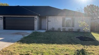 Beautiful new construction in upcoming Gravette subdivision. Welcome your family home to a quality built home equipped with granite counter tops, spacious floor plan, and a fully fenced in yard.