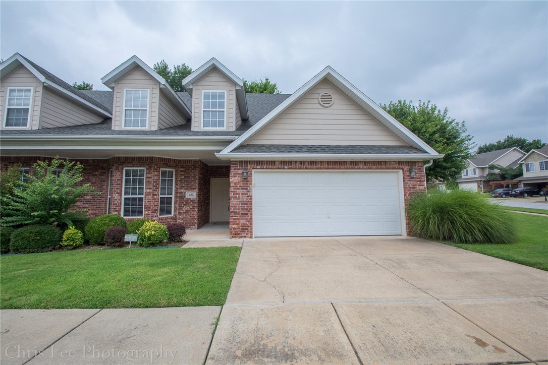 Beautiful Executive Condo in desired East Fayetteville. Extremely well maintained. Over 2000 SF, 3BR/2.5BA, w/bonus room/office that could be used as 4th BR. Upstairs BR connected to full bath. Large kitchen that features granite counters, tile flooring & breakfast nook. Privacy fenced backyard w/deck & gas hook up for grill. Home has Separate H/A for upstairs & downstairs, sprinkler system, 2 car garage, gas FP & much more! Fridge included.