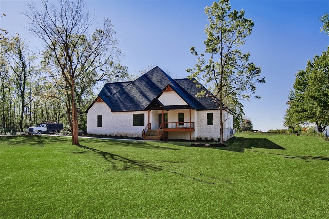Beautifully crafted new construction home with 4 bedrooms, 3.5 baths, on a spacious 1.11-acre lot in
desirable East Fayetteville. Back yard will have 6 foot wood privacy fence with 10 foot wide gate on the garage side and 4 foot wide gate on the house side.