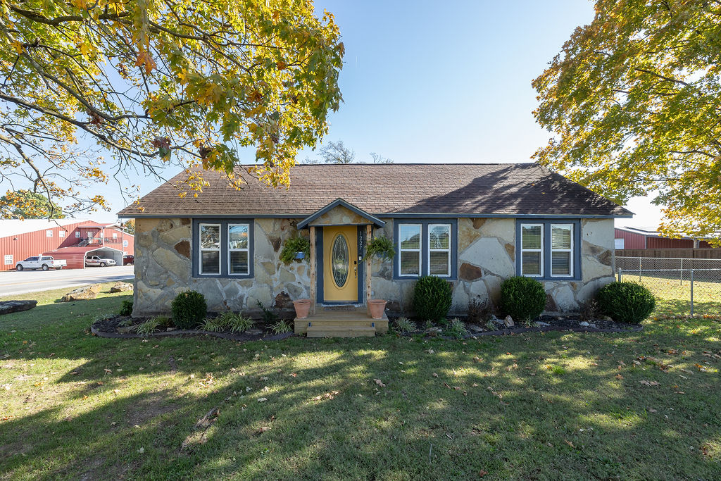 Charming remodel 2b/2b home, FULLY FURNISHED on 3 acres in bustling Highfill! This iconic Ozark "giraffe house" with its natural rock exterior & new full yard picket fence close to XNA airport & short drive to all of Bentonville & Rogers. Heated & cooled 9x15 she shed for storage. Nest thermostat. Nice deck w/seating for 6 & new gas grill. Flex lease terms w/ 3 month minimum then month to month. $25.00 per adult over 18 yr old to apply. $500 non refund pet deposit required.