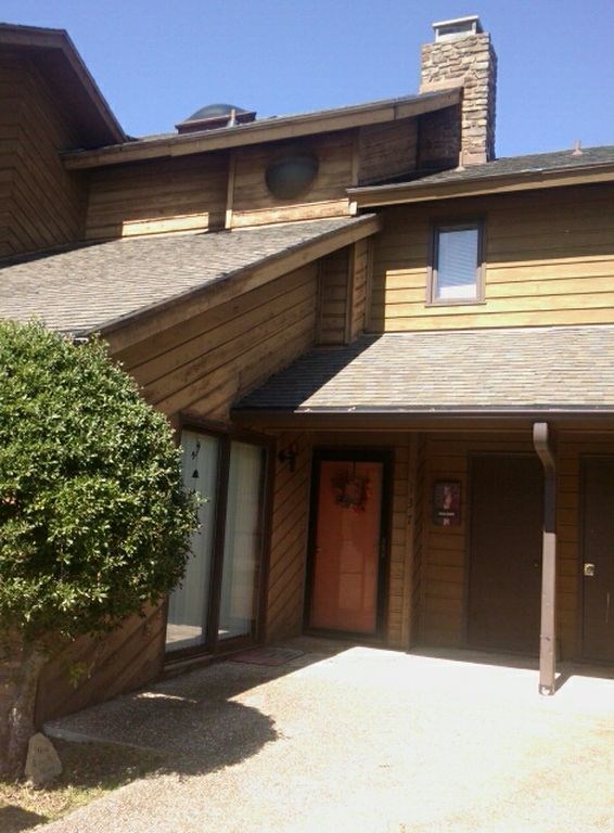 This 3br/3ba townhome is one of Siloam Springs best values for the money. It comes partially furnished with beds in all 3 bedrooms, washer and dryer, and beautiful nearly new stainless steel appliances. With 3 bedrooms and 3 baths, this townhome makes family living affordable and convenient. Would also make an excellent dorm for 3 John Brown University students. Buy for yourself and rent to 2 of your classmates to pay your mortgage! Investment buyers, townhomes in this area rent for $800 and up. Don't let this one get away!!