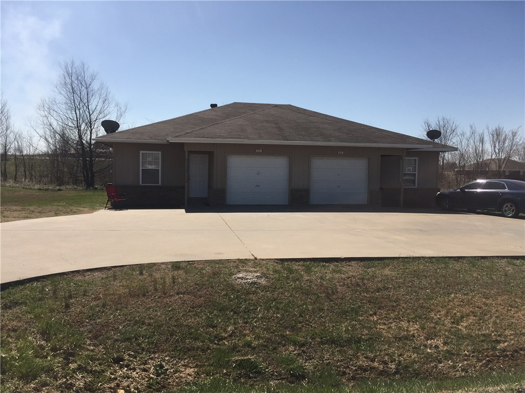 Solid duplex, currently occupied, 2 bed, 2 bath, 1 car garage, kitchen, dining room, large living room.  Kitchen has utility area with washer/dryer hook up just before going into garage.  Extra parking spaces besides 1 car garage.  Easy access to highway.  Quiet area.  Each side is 920 sq ft.  Nice size rooms.  Showing east side only!