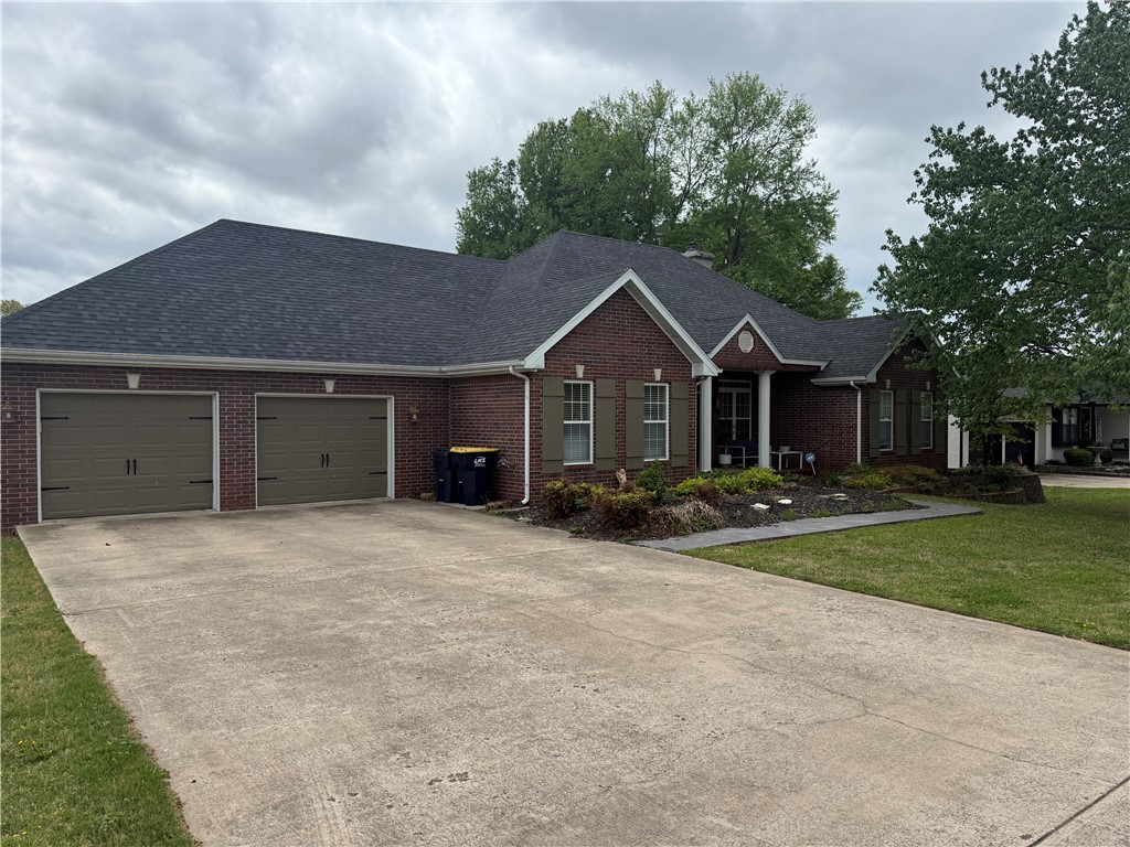Great 4 bedroom 2 ½ bath on the golf course.