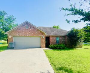 Beautiful home in quiet neighborhood with a large lot. This home has an open family room with eat in kitchen attached. Split bedroom plan. Separate laundry room.  Storage building outback with overhead door. Must see.