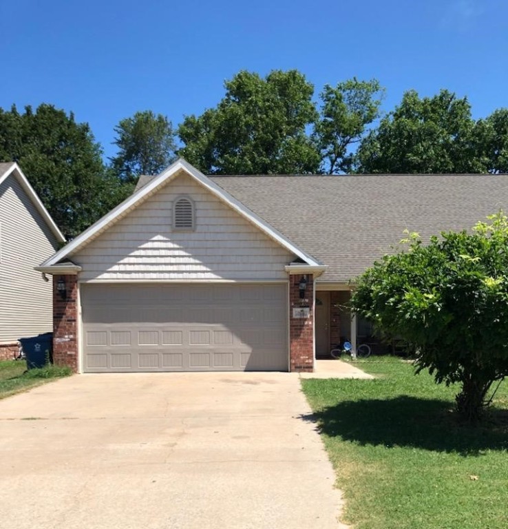 Great size duplex in Gravette!