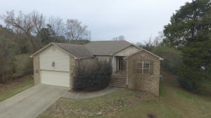 LOOK NO FARTHER THIS ONE HAS IT ALL!!! LOCATION, SQUARE FOOTAGE AND PRICE!!! Don't miss this 4 bedroom Home in Western Russellville. Open Floor plan with Hardwood and tile flooring. Tray ceilings in family room and master bedroom.