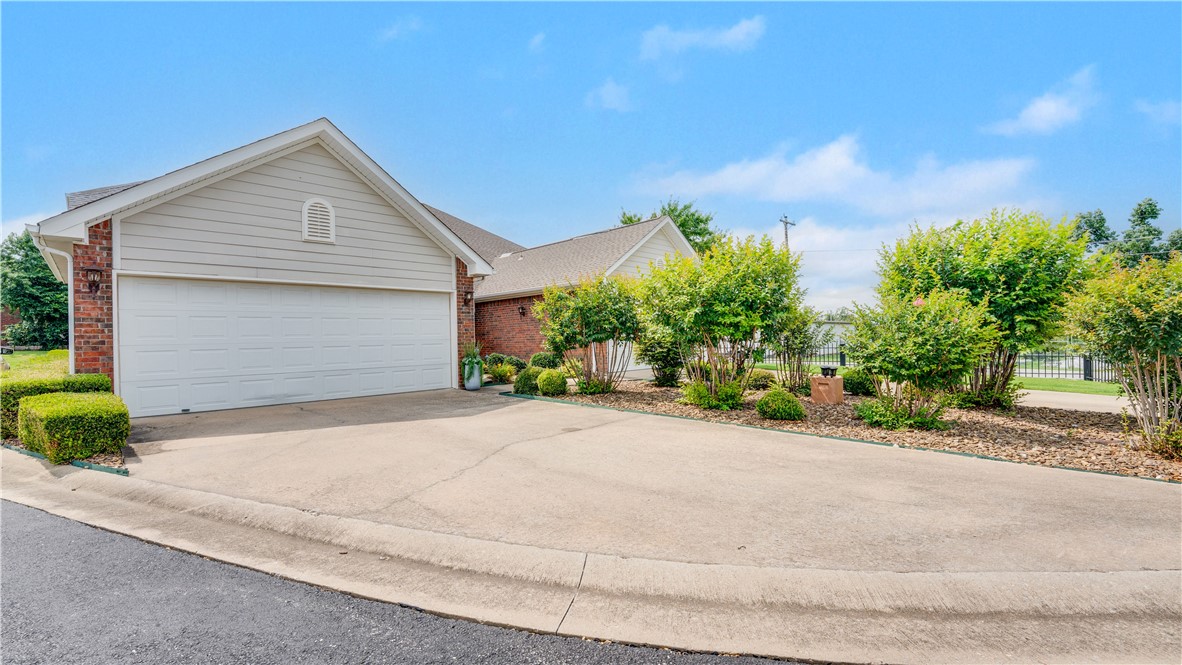 Homes At Oakmont Horizontal Prop Rogers - Residential