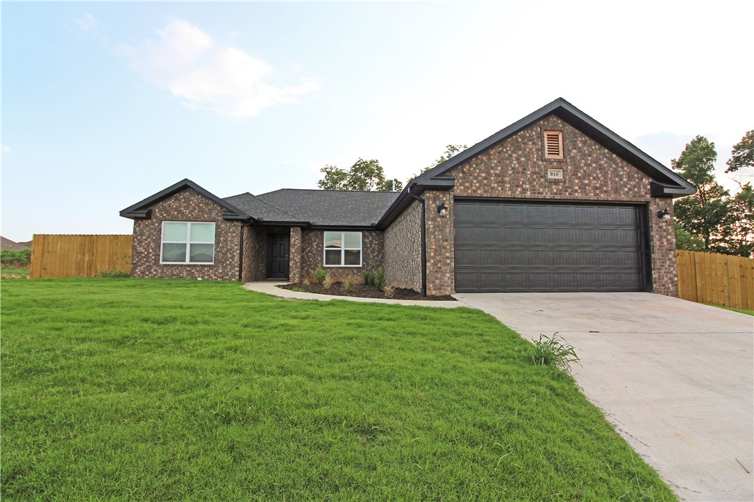 A new construction 3 bedroom, 2 bath all brick home located in Kerelaw Castle Subdivision. Open living area and kitchen, gas fireplace, granite counters through out, white cabinets, hard wood & tile floors, and located not to far from town. Pets negotiable.