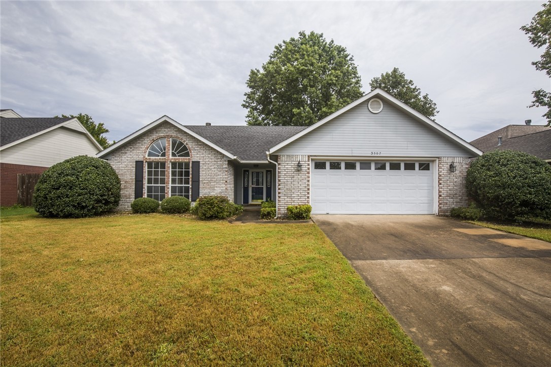 Great 3 bed room 2 bath home in Rogers close to shopping and dining. Fresh paint. Split floor plan, new wood style vinyl plank flooring in living room along with gas fireplace, Master has double sinks, separate jetted tub and shower, refrigerator included. fenced yard.