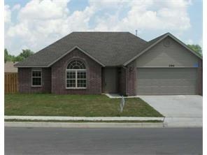 Nice house in Centerton. Home features 3 bedrooms, 2 baths, gas log FP in living room, eat in kitchen, granite countertops, nice sized master bedroom with walk in closet, covered back patio, large fenced backyard.
