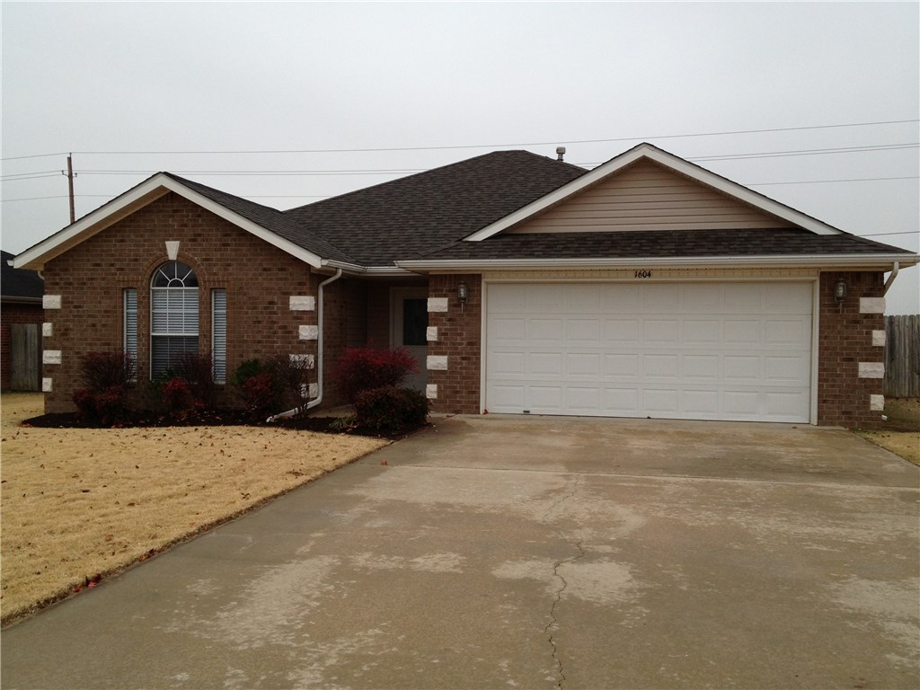 All brick, split floor plan, tile in wet areas, vinyl plank flooring throughout home, large kitchen/dining are with pantry, master bath has separate jetted tub/ shower and his and her closets, fresh paint and large fenced yard.