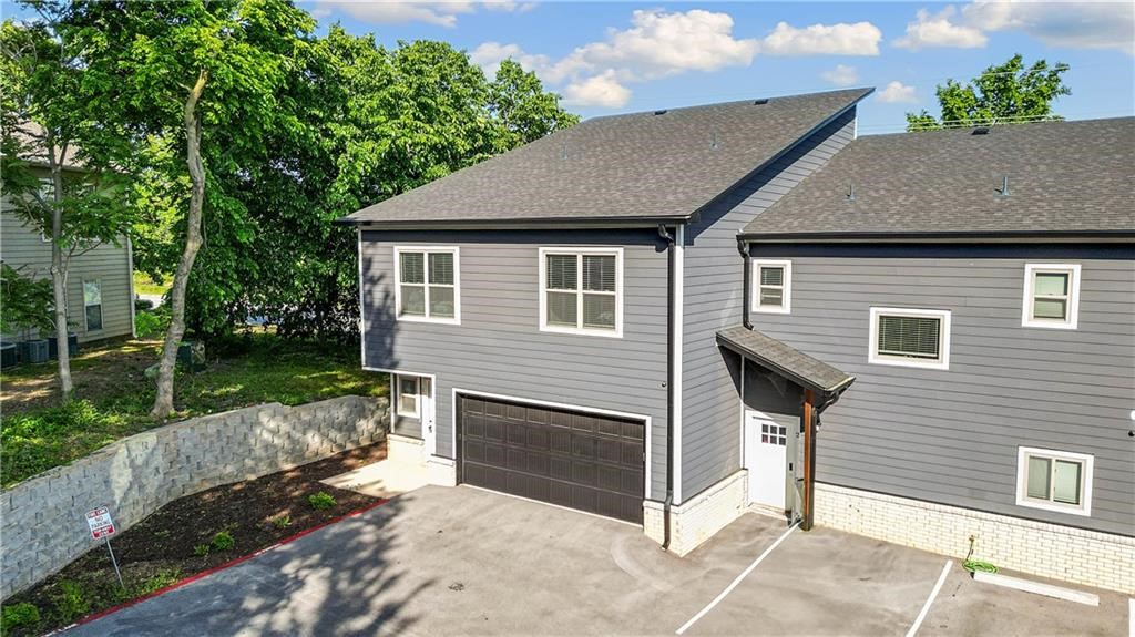 Townhomes On Gregg Hpr - Residential