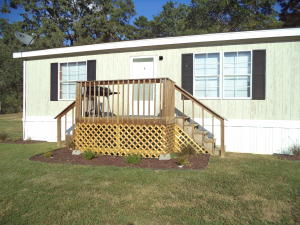 3 bedroom 2 bath mobile home on 1/2 acreNew counter tops,linoleum and paintWould make a great rental for Tech students.