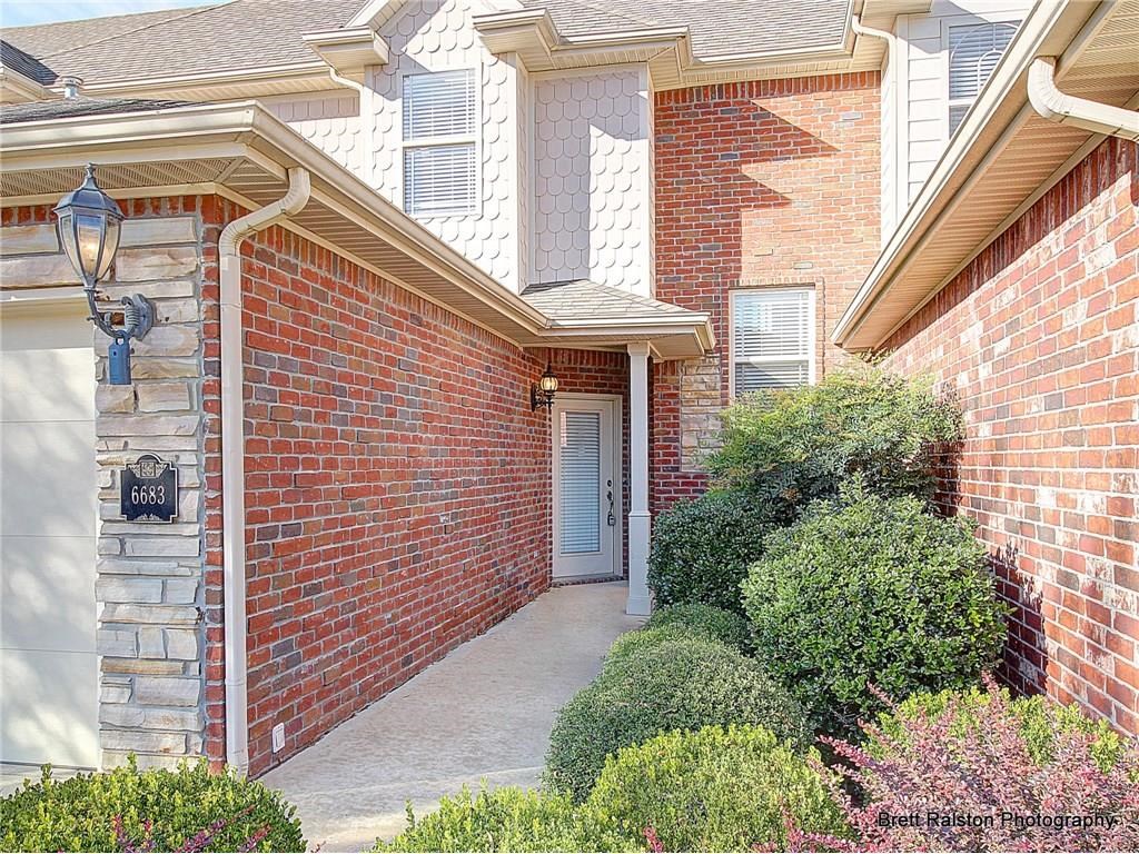 One of Shadow Valley's largest townhomes! 4 bedroom, 2.5 bathroom. Large open loft and dramatic staircase give this home an open feel with high ceilings and a lot of windows. Great use of space with updated master on mail level.  Social membership to Shadow Valley Country Club conveys with home.