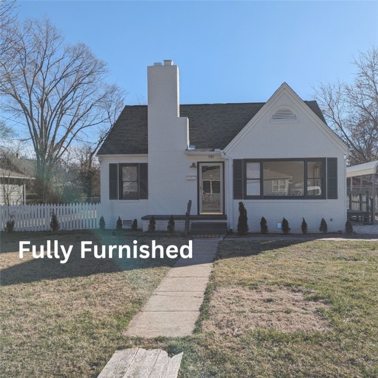 Want a fully furnished rental with brand new furnishing? That is less than a mile from the square? This rental is 3 beds and 1 bath. 1.2 miles from the Greenway Bike Trail. Come check out this home today.