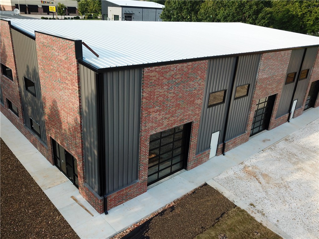 Brand new flex space in Johnson. Excellent location in Johnson right off of Main St. Close to Fayetteville 
and Springdale. Easy access to I-49 and 71B. Designed to be used as office & warehouse space. 9300 sq ft with three 12x12 drive-in doors. Wall height is 24' at the lowest point. Fully air conditioned. Parking lot is now paved with 16 spaces.