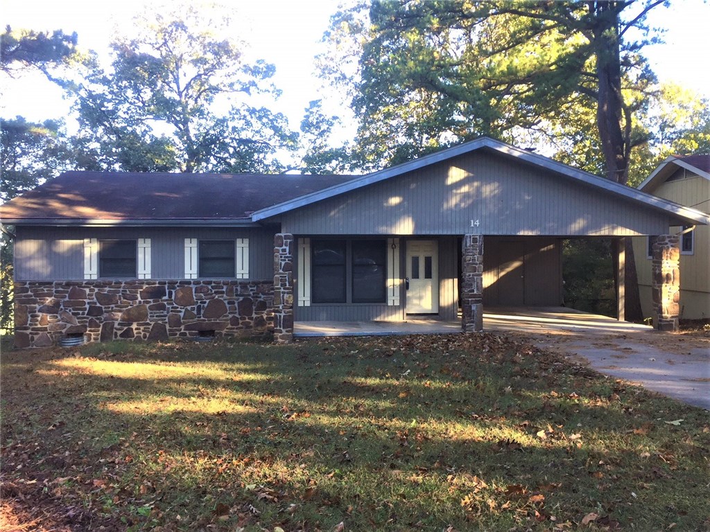 Quick Access to interstate & Close to Bella Vista amenities. Bentonville School District. 3 Bedroom/2 full baths/ 2 living areas. Attached single covered carport w/storage area. Large private deck with access from family room & master bedroom. Full kitchen application package. End of cul-de-sac. Additional $100 water deposit required. No smoking. No pets.