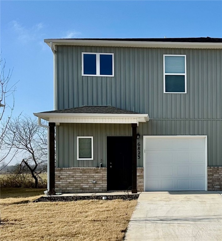 Brand new 3 bed 2 1/2 bath, 1 car garage duplex. Kitchen with refrigerator and living room downstairs. 3 bedrooms and utility room upstairs with washer/dryer included. Primary bedroom features a large walk-in closet. Pets negotiable, no smoking.