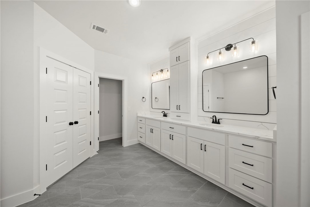 DIAMOND ESTATES PH V-CENTERTON - Residential
