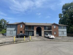 Excellent investment opportunity with the growing housing demand.  Monthly and weekly rental tenants.   Roof 9 years old.