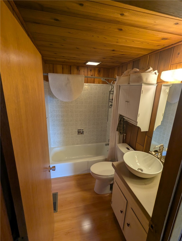 Unit 5 Holiday Island - Residential