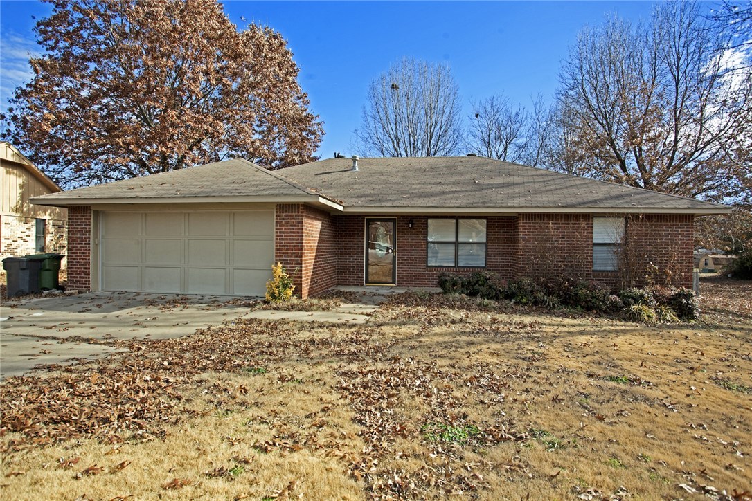 Newly remodeled home in Rogers on a cul-de-sac.  Great location just minutes from I-49, shopping and schools.  3 bedroom 2 bath home has split floor plan,  Kitchen includes refrigerator, hardwood flooring throughout.  Fenced yard with storage shed. NO CATS!