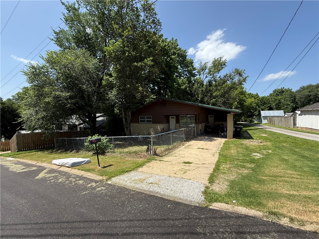 Discover the potential of single-family living at 103 E College AVE in Harrison, AR. With two well-proportioned bedrooms, this home provides comfortable private spaces. The two bathrooms ensure convenience and privacy for residents and guests alike. Situated on a 3,710 sqft lot, this property offers a compact yet functional outdoor area. Envision the possibilities this Harrison address holds for your next chapter while being close to food, shopping and additional activities. This home offers much more than just convenient living at a great price. Schedule your showing today!