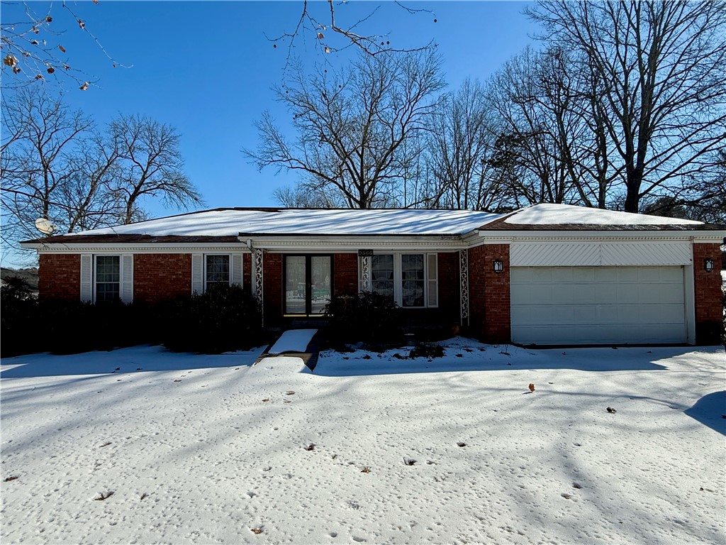 Welcome to 9566 Market Street in Dover, Arkansas, a property offering small-town charm with everyday convenience. Located in an established area, this home provides a comfortable setting while remaining close to local schools, shops, and easy access to nearby highways for commuting.
The property features a functional layout with inviting living spaces designed for both relaxation and entertaining. Outside, the yard offers ample space for outdoor activities, gardening, or simply enjoying the peaceful surroundings.
Whether you’re a first-time homebuyer, looking to downsize, or searching for an investment opportunity, this property delivers solid potential in a desirable location.