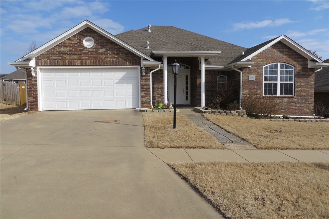 The Wonderful floor plan and Great location will put this home at the top of your list!  Arched entries, formal dining, split bedroom plan, hardwood in living/dining/halls, a gas log fireplace, lots of kitchen cabinets an office/study and privacy fenced backyard will make you feel right at home and its located close to all conveniences.