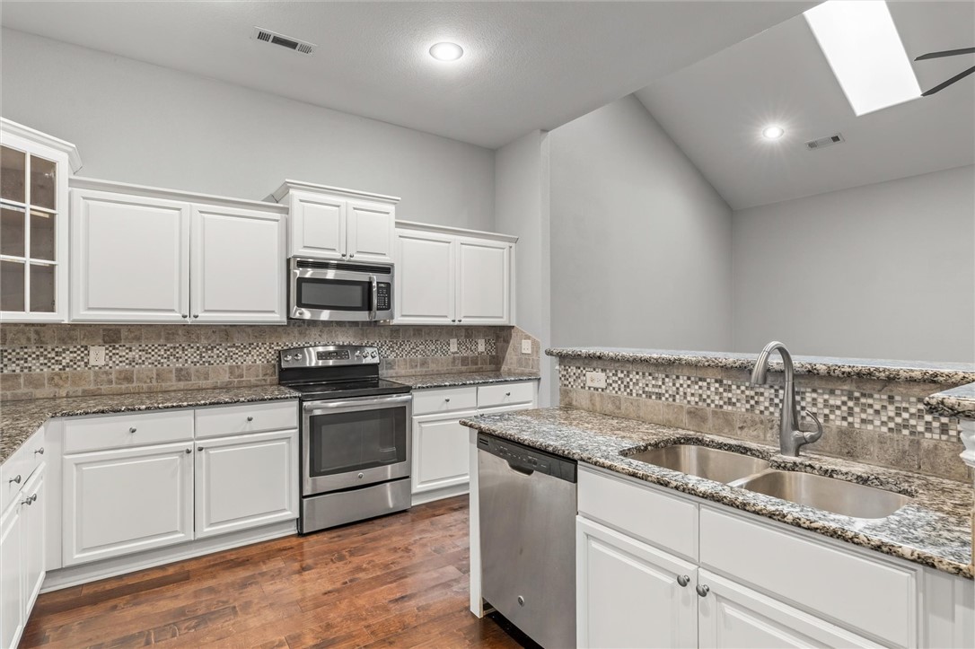 Three Oaks Townhomes - Residential