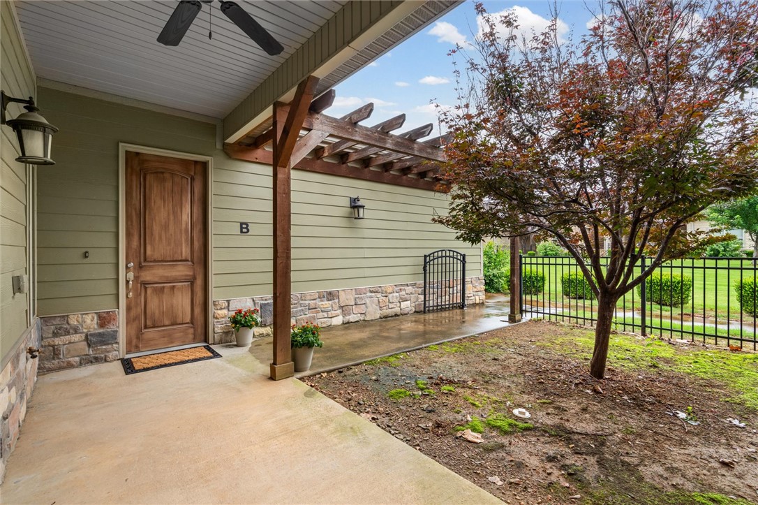 Three Oaks Townhomes - Residential