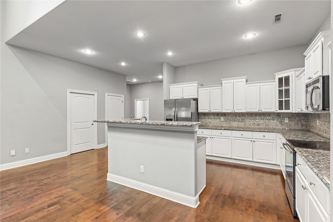 Three Oaks Townhomes - Residential