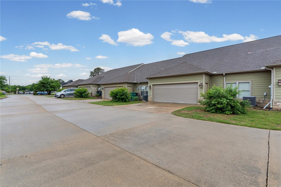 Three Oaks Townhomes - Residential