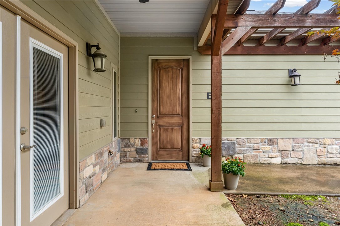 Three Oaks Townhomes - Residential