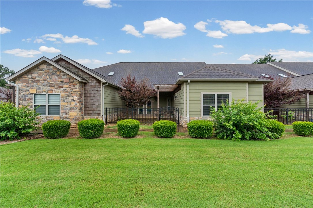 Three Oaks Townhomes - Residential