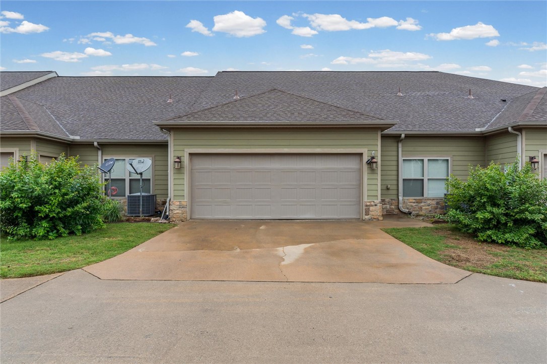 Three Oaks Townhomes - Residential