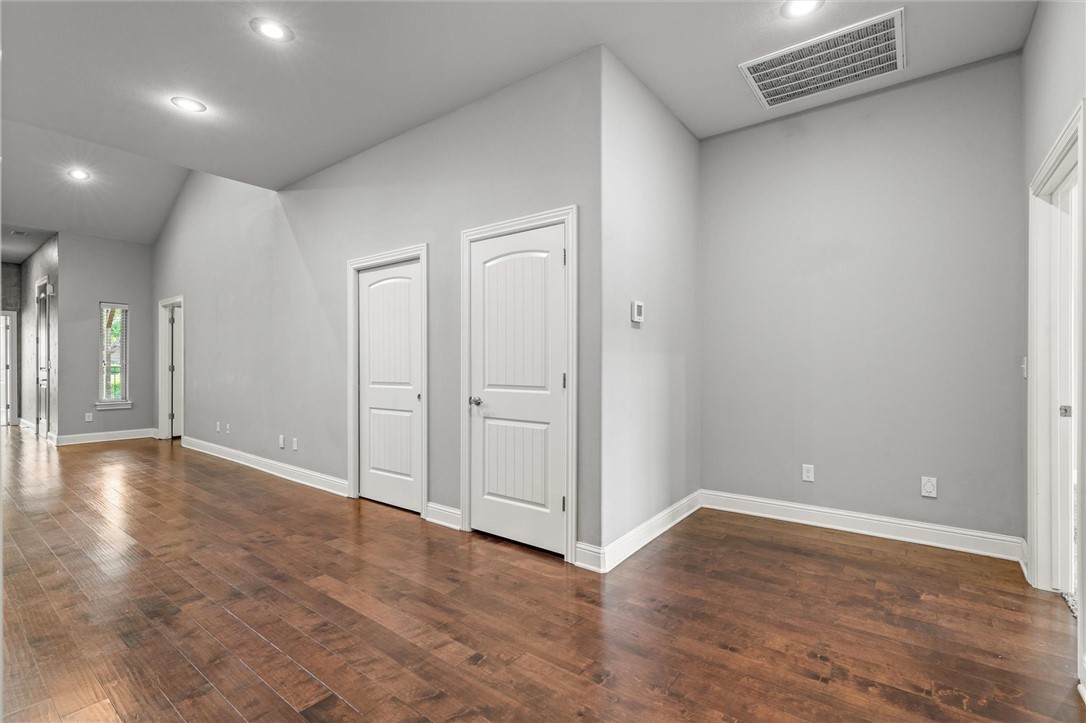 Three Oaks Townhomes - Residential