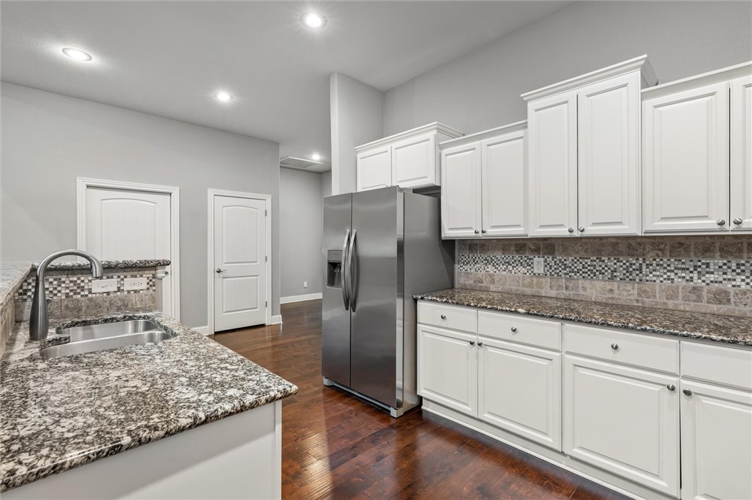 Three Oaks Townhomes - Residential